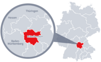 Diese Grafik zeigt eine Karte von Deutschland mit einer detaillierten Ansicht der Region Mittelfranken. Mittelfranken ist in Rot hervorgehoben und liegt im südlichen Teil Deutschlands. Ein Lupensymbol vergrößert diesen Bereich, um die Lage genauer darzustellen. 